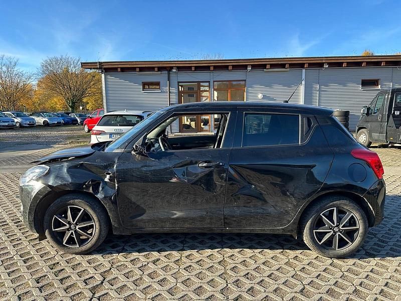 Gebraucht Suzuki Swift 83 PS (61 kW) 2023 Schwarz Kleinwagen