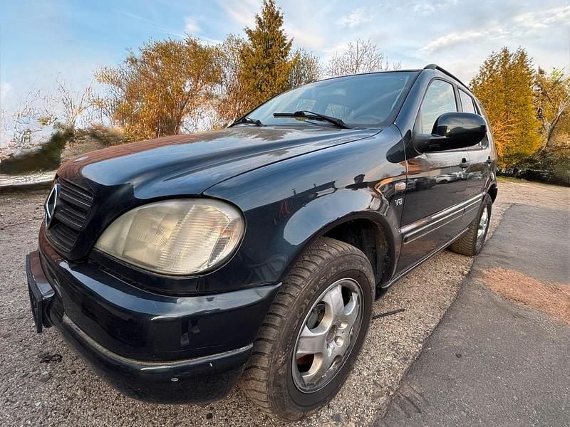 Gebraucht Mercedes ML430 271 PS (199 kW) 2000 Blau SUV