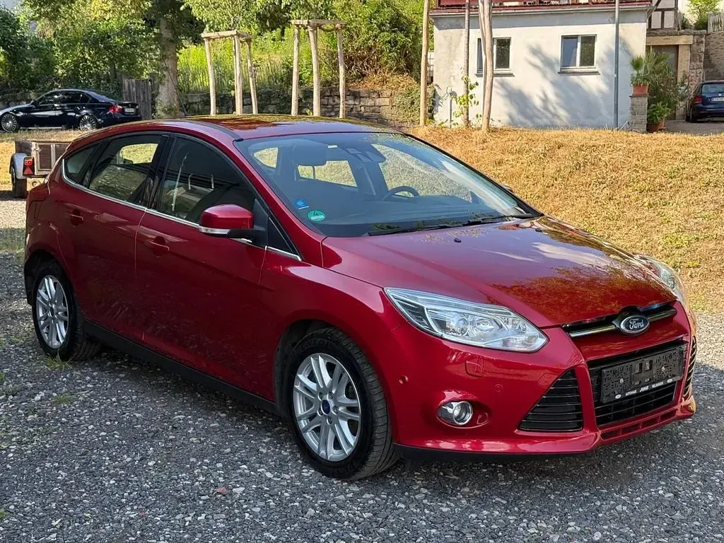 Gebraucht Ford Focus Titanium 101 PS (74 kW) 2012 Rot Limousine