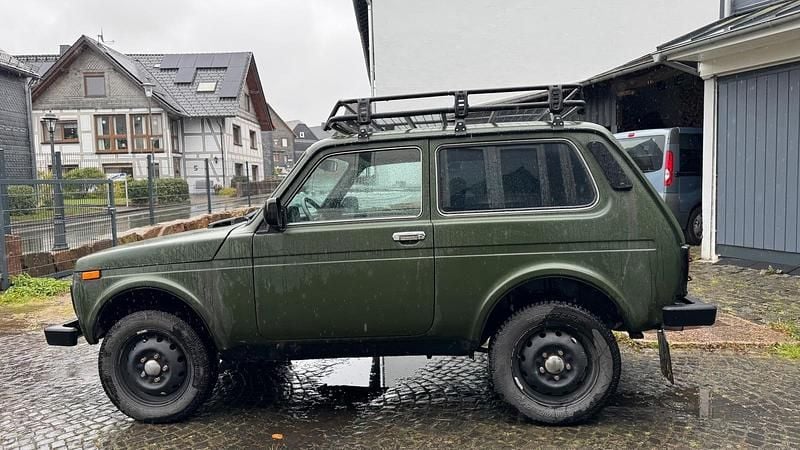 Grün Gebraucht 2014 Lada niva SUV | 6.500 € (Fairer Preis) - Bild 1/4
