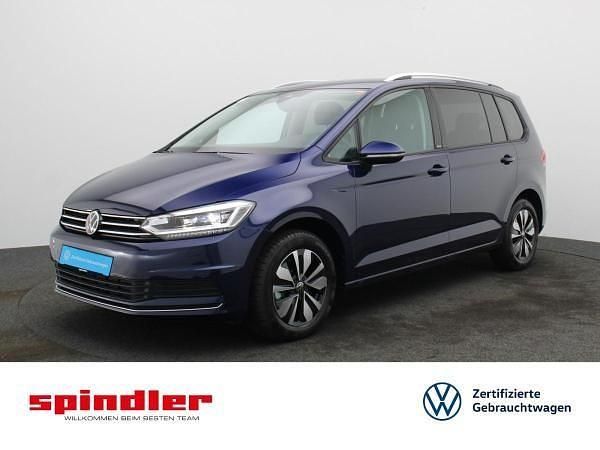 Blau (atlantik blue metallic) Gebraucht 2024 VW Touran Move Van / Kleinbus | 35.881 € (Fairer Preis) - Bild 1/3