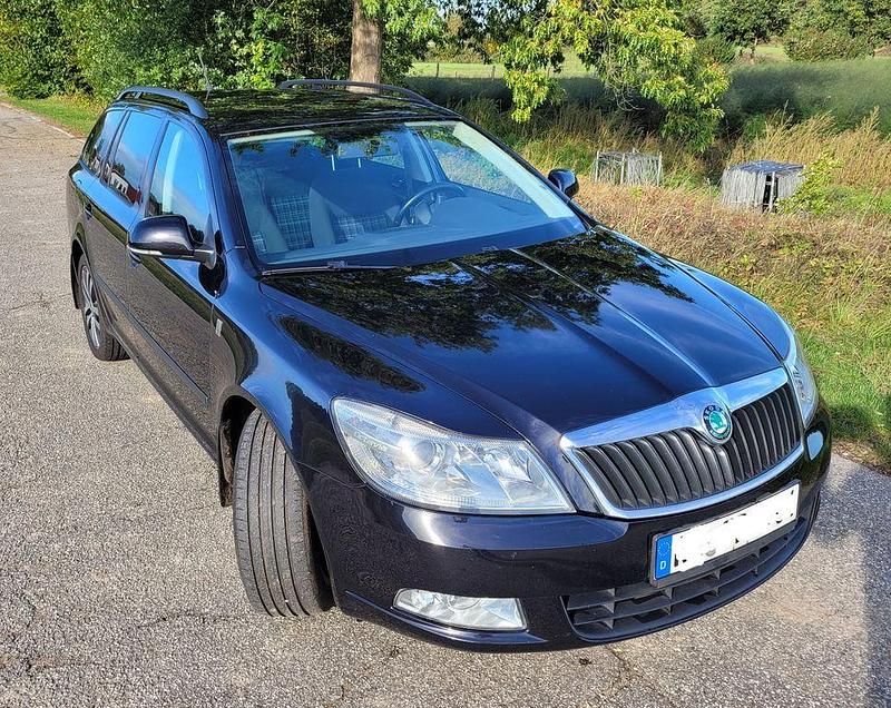 Gebraucht Skoda Octavia 122 PS (89 kW) 2012 Schwarz Kombi