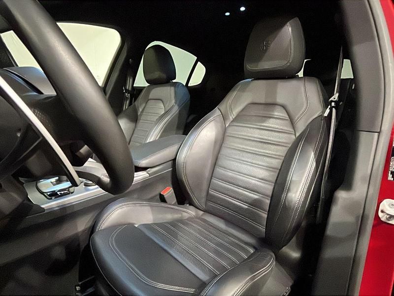 Gebraucht Alfa Romeo Stelvio Veloce 209 PS (153 kW) 2022 Rot SUV