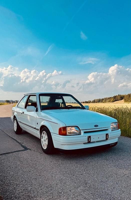 Weiß Gebraucht 1989 Ford Escort Coupé | 6.800 € - Bild 1/4