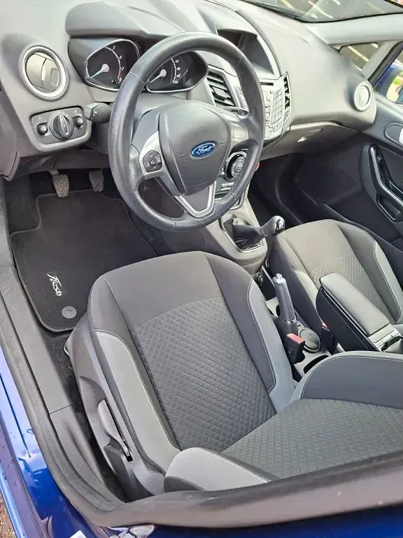Gebraucht Ford Fiesta 101 PS (74 kW) 2016 Blau Kleinwagen