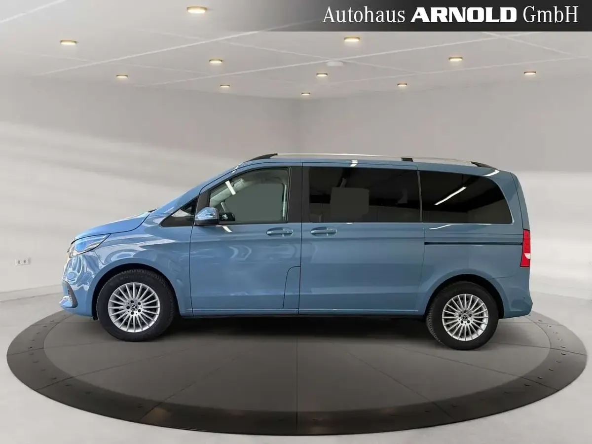 Gebraucht Mercedes V220 163 PS (119 kW) 2025 Blau Van / Kleinbus