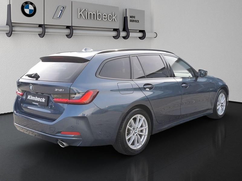 Gebraucht BMW 318 156 PS (114 kW) 2025 Arctic race blue metallic Kombi