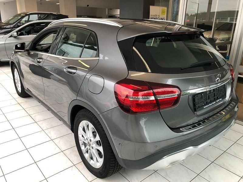 Gebraucht Mercedes GLA250 211 PS (155 kW) 2019 Grau SUV