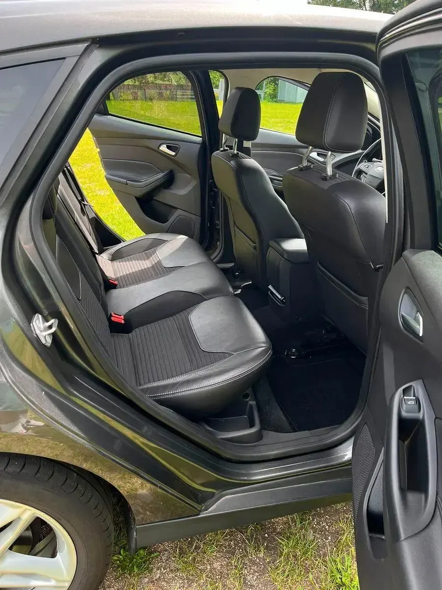 Gebraucht Ford Focus Titanium 182 PS (133 kW) 2015 Grau Limousine