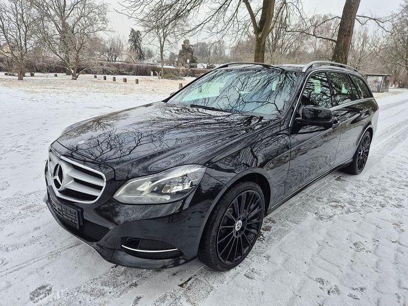 Schwarz Gebraucht 2013 Mercedes E250 Avantgarde Limousine | 18.100 € (Fairer Preis) - Bild 1/4