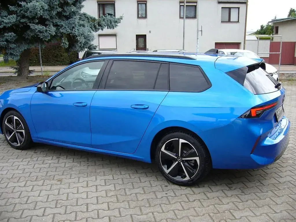Gebraucht Opel Astra 131 PS (96 kW) 2024 Lackierung vertigoblau Kleinwagen