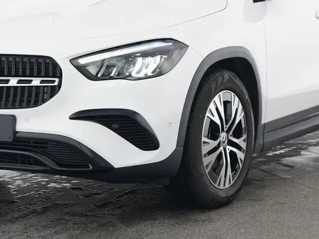 Gebraucht Mercedes GLA180 Advanced 136 PS (100 kW) 2025 Unilack polarweiß SUV