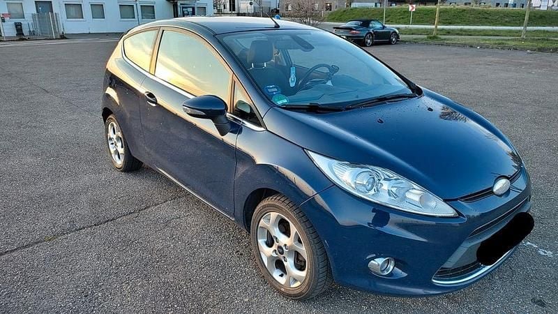 Gebraucht Ford Fiesta Titanium 82 PS (60 kW) 2009 Blau Kleinwagen