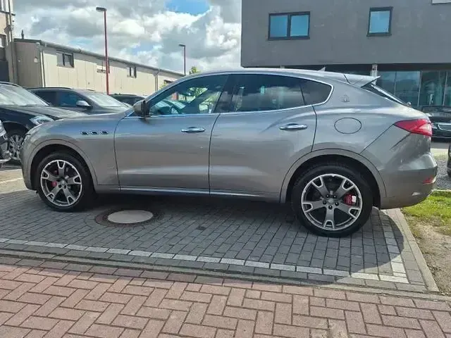 Gebraucht Maserati Levante 275 PS (202 kW) 2017 Grau (metallic) SUV