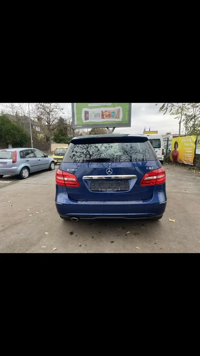 Gebraucht Mercedes B180 2012 Blau Kleinwagen