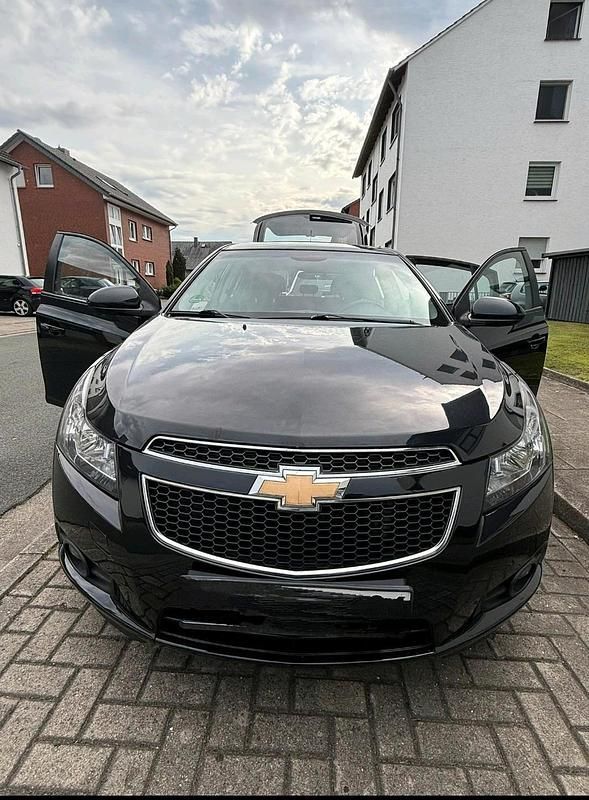 Schwarz Gebraucht 2011 Chevrolet Cruze Kombi | 3.200 € (Guter Preis) - Bild 1/4