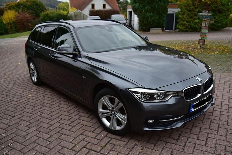Grau Gebraucht 2018 BMW 318 Sport Line Kombi | 12.000 € (Superpreis) - Bild 1/4