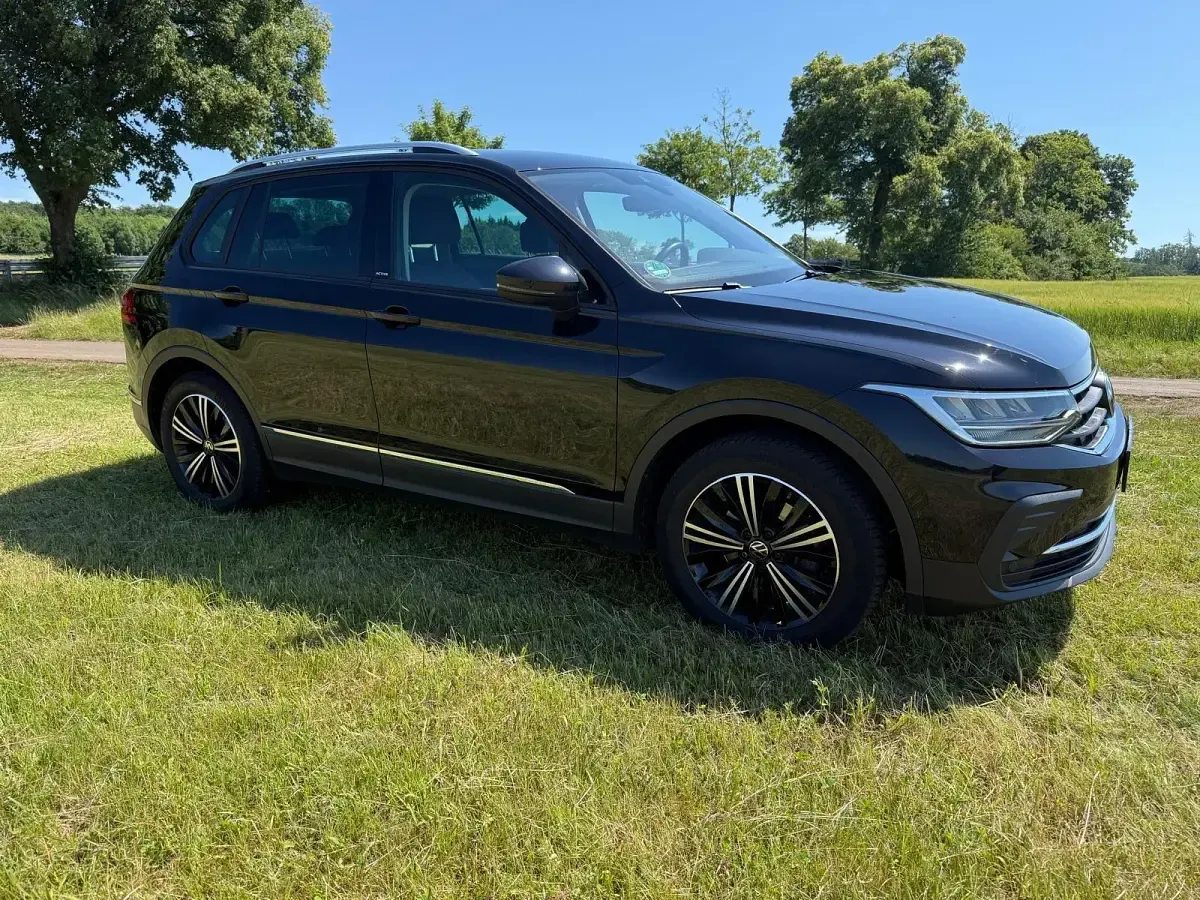 Gebraucht VW Tiguan Active 150 PS (110 kW) 2021 Schwarz SUV