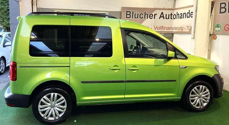 Gebraucht VW Caddy Trendline 131 PS (96 kW) 2019 Viperngruen Van / Kleinbus