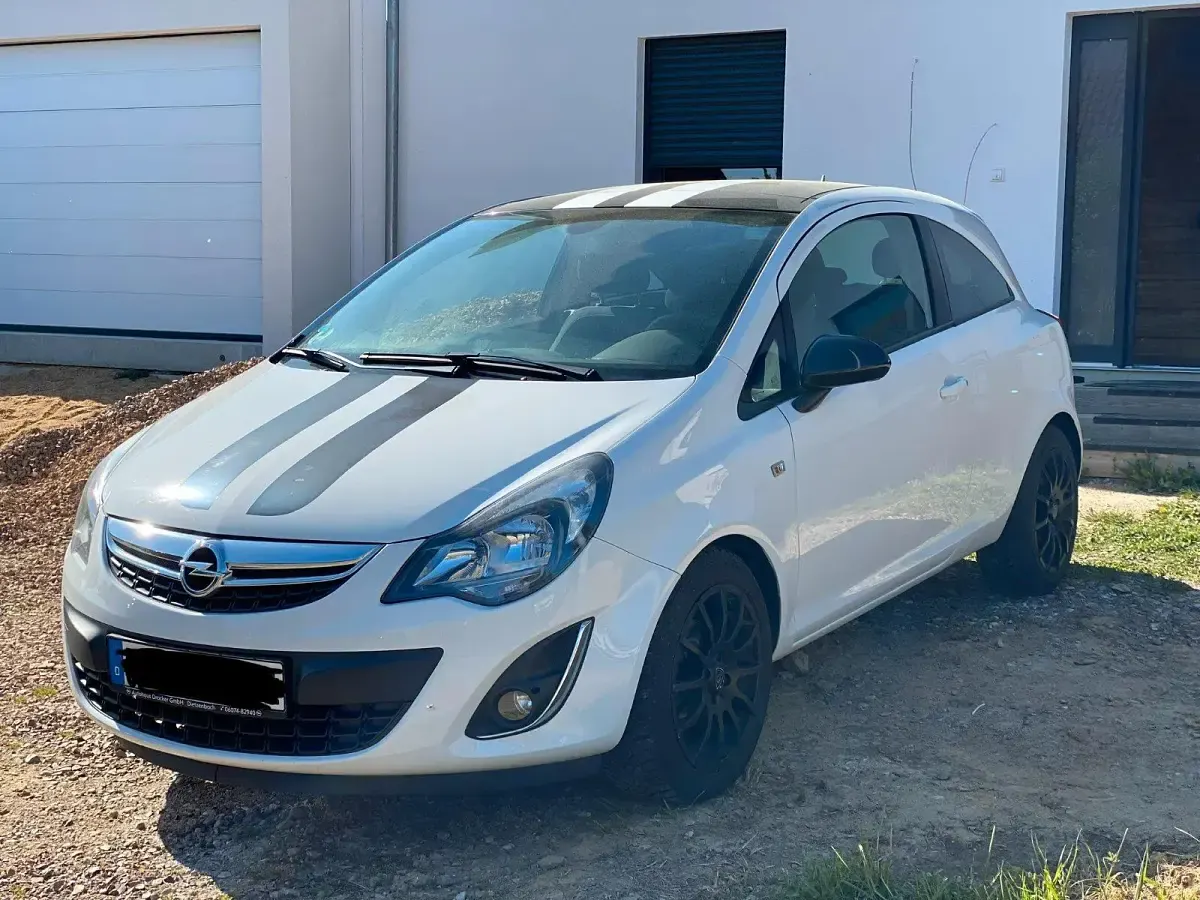 Gebraucht Opel Corsa Color Edition 100 PS (73 kW) 2014 Weiß Kleinwagen