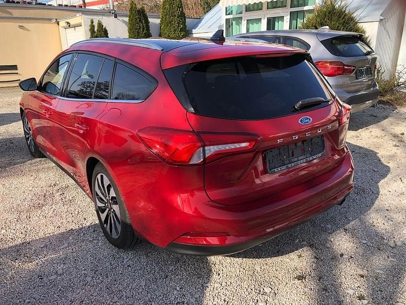 Gebraucht Ford Focus Cool & Connect 120 PS (88 kW) 2020 Rot Limousine