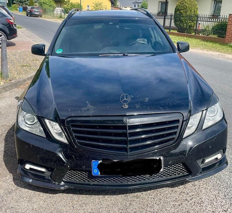 Schwarz Gebraucht 2009 Mercedes E350 Avantgarde Kombi | 4.500 € (Guter Preis) - Bild 1/4