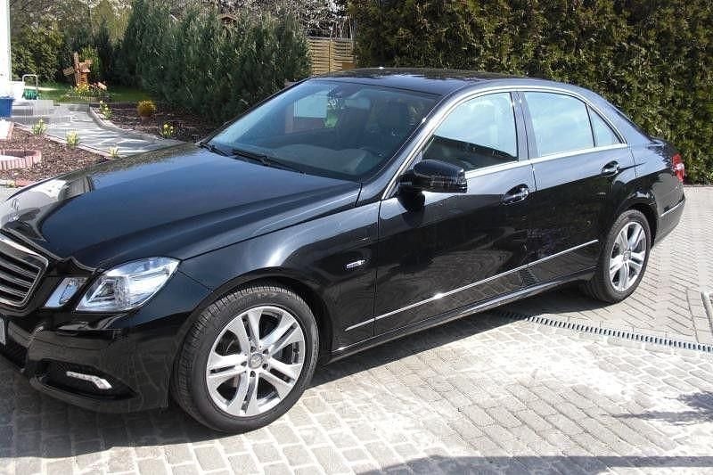 Second-hand Mercedes E220 Avantgarde 170 CP (125 kW) 2009 Negru Berlinǎ