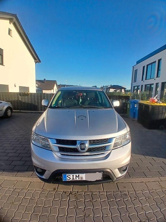 Silber Gebraucht 2012 Fiat Freemont Urban SUV | 4.900 € (Fairer Preis) - Bild 1/4