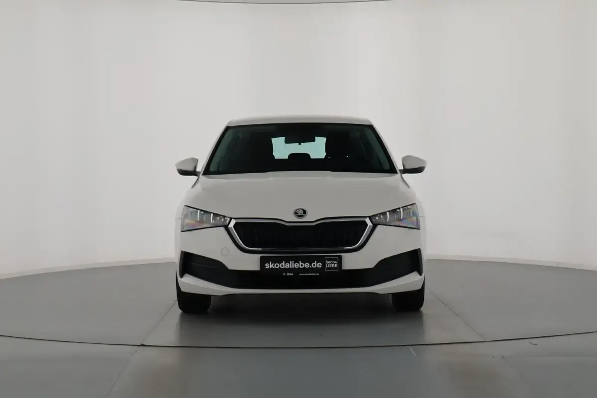 Gebraucht Skoda Scala 95 PS (69 kW) 2019 Candyweiss Kleinwagen