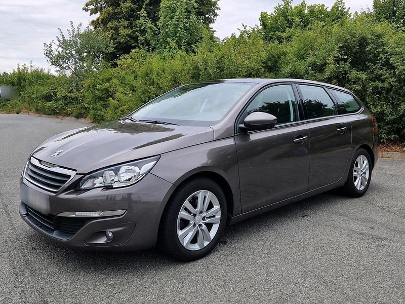 Braun Gebraucht 2014 Peugeot 308 Active Kombi | 8.199 € (Teuer) - Bild 1/4