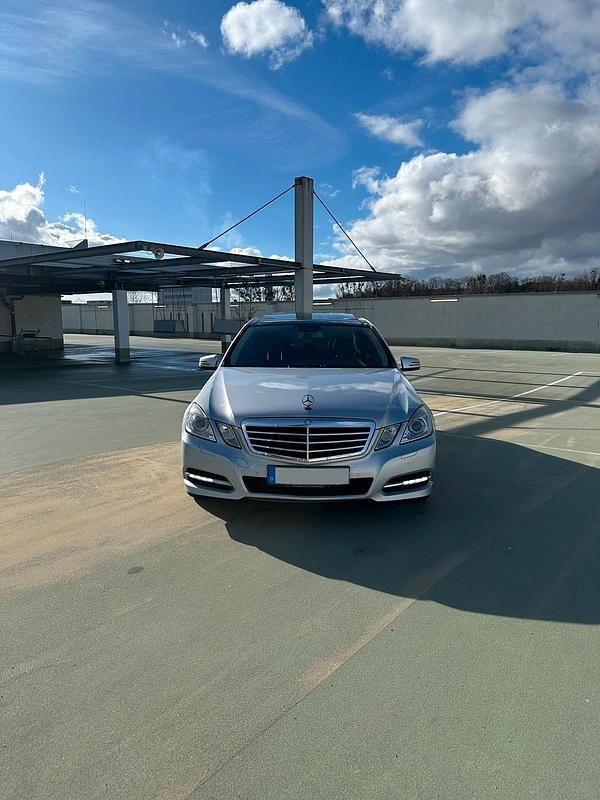 Gebraucht Mercedes E350 Avantgarde 265 PS (194 kW) 2012 Silber Limousine