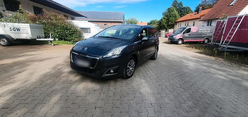 Grau Gebraucht 2014 Peugeot 5008 Van / Kleinbus | 7.590 € (Fairer Preis) - Bild 1/4