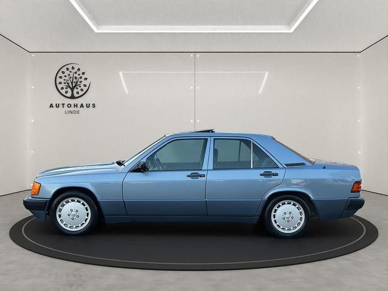 Gebraucht Mercedes 190 160 PS (117 kW) 1990 Blau Limousine