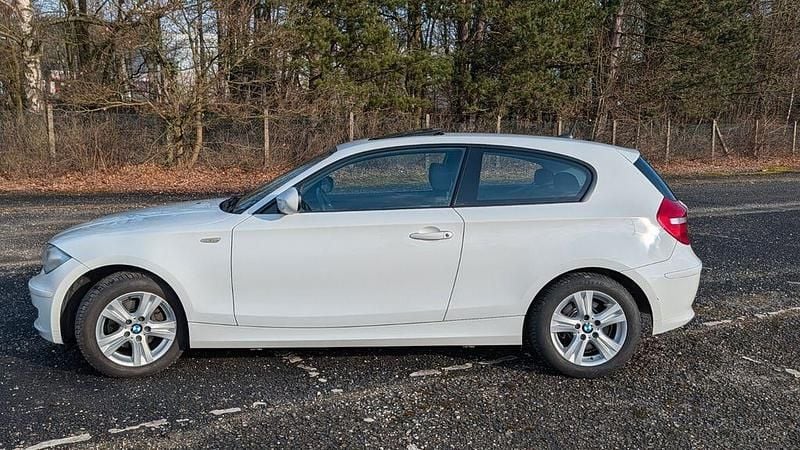 Gebraucht BMW 118 Advantage 143 PS (105 kW) 2011 Weiß Kleinwagen