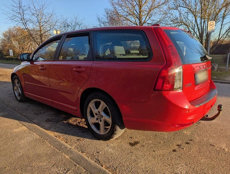 Gebraucht Volvo V50 114 PS (83 kW) 2012 Rot Kombi