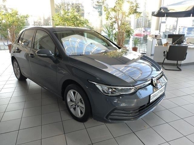 Gebraucht VW Golf VIII Life 131 PS (96 kW) 2023 Grau Kleinwagen