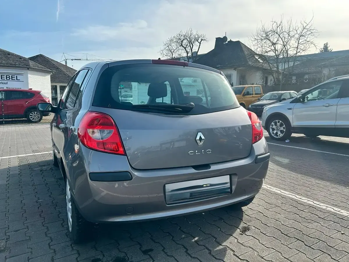 Gebraucht Renault Clio III 112 PS (82 kW) 2008 Grau Limousine