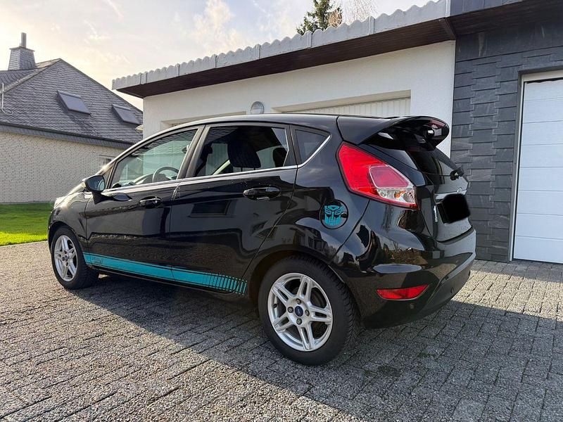 Gebraucht Ford Fiesta Titanium 101 PS (74 kW) 2014 Schwarz Kleinwagen