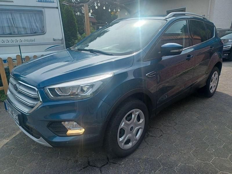 Blau Gebraucht 2019 Ford Kuga SUV | 13.399 € - Bild 1/4