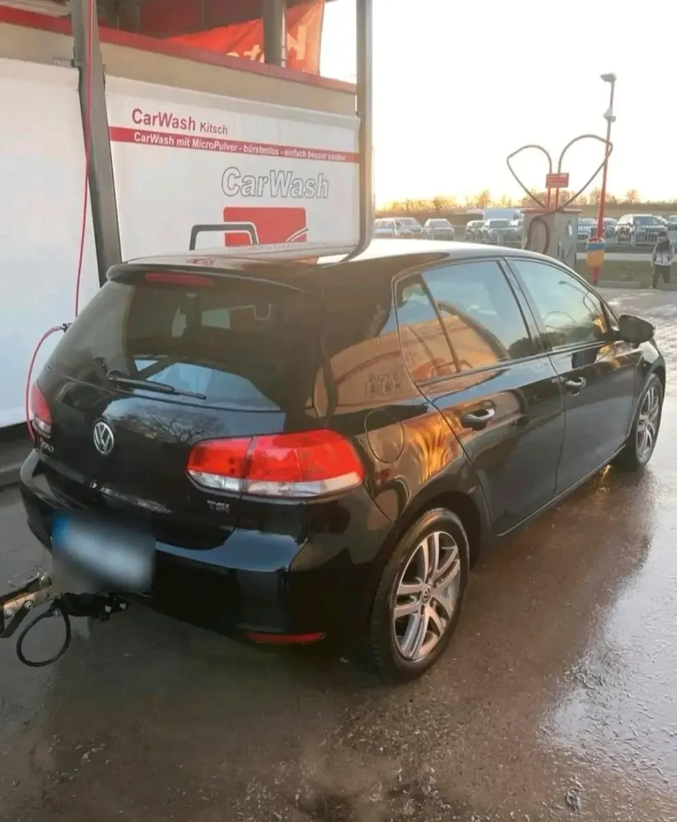 Gebraucht VW Golf VI 105 PS (77 kW) 2011 Schwarz Kleinwagen