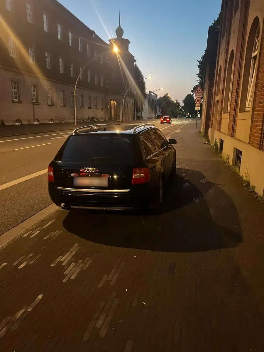 Gebraucht Audi A6 Comfort 220 PS (161 kW) 2002 Schwarz Kombi