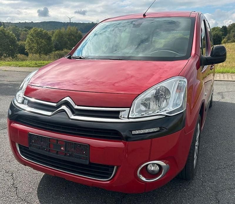 Rot Gebraucht 2013 Citroën Berlingo SELECTION Van / Kleinbus | 6.900 € (Guter Preis) - Bild 1/3