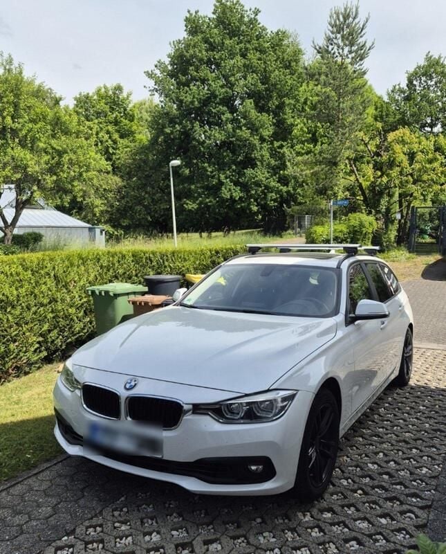 Weiß Gebraucht 2018 BMW 330 Kombi | 17.900 € (Superpreis) - Bild 1/4