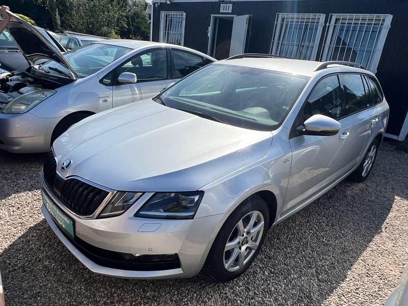 Silber Gebraucht 2019 Skoda Octavia Soleil Kombi | 9.999 € (Superpreis) - Bild 1/4