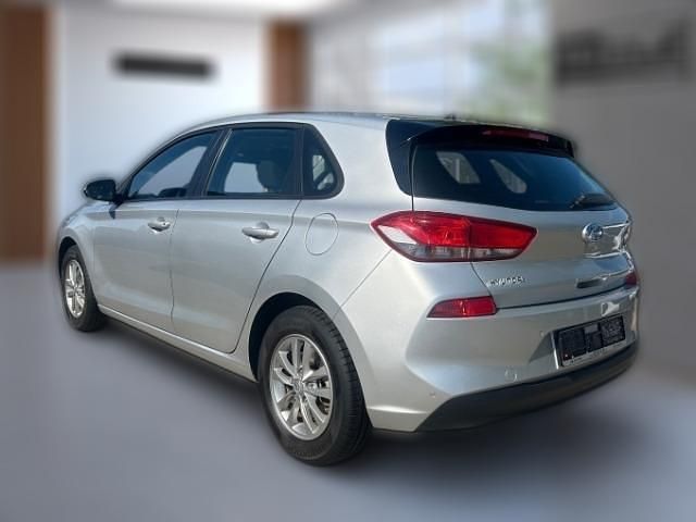 Metallic Gebraucht 2017 Hyundai i30 Select | 14.880 € (Fairer Preis) - Bild 1/1