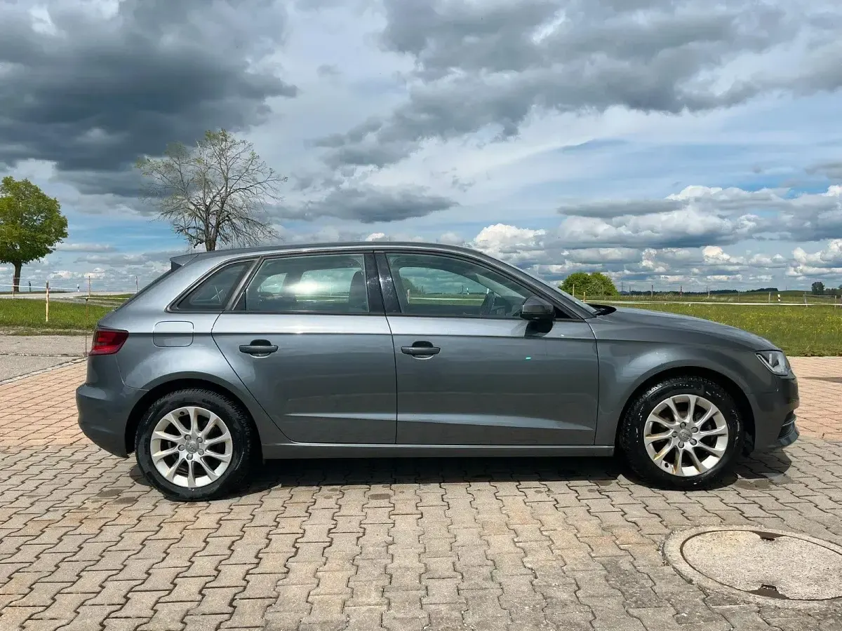 Gebraucht Audi A3 Ambiente 110 PS (80 kW) 2016 Grau Limousine