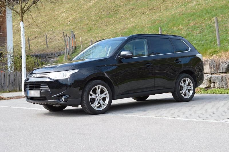 Gebraucht Mitsubishi Outlander 150 PS (110 kW) 2012 Schwarz SUV