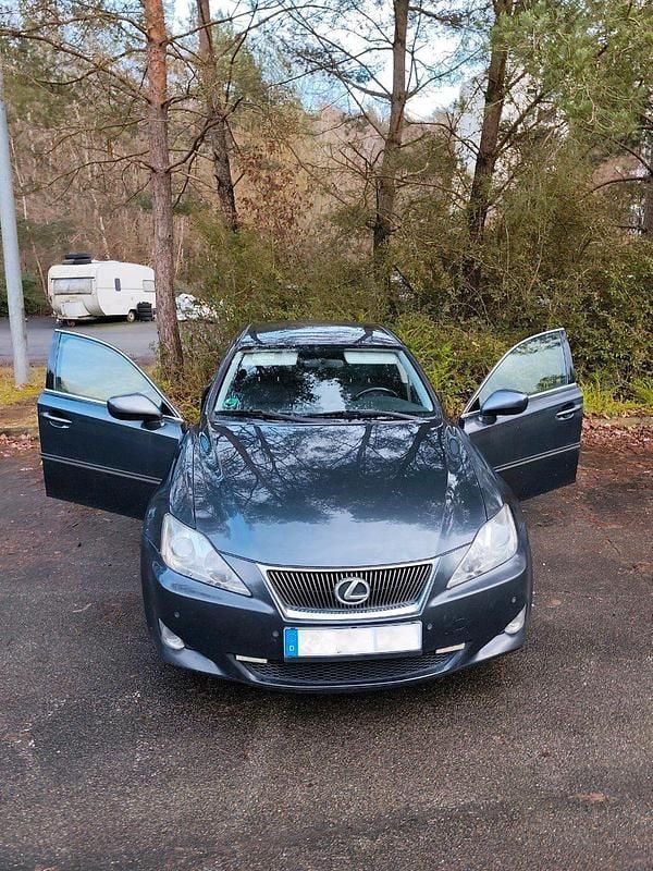 Grau Gebraucht 2007 Lexus IS220d Limousine | 2.400 € (Superpreis) - Bild 1/4