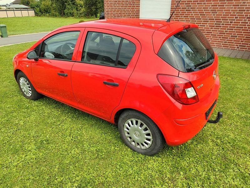 Rot Gebraucht 2009 Opel Corsa Limousine | 2.700 € (Guter Preis) - Bild 1/4
