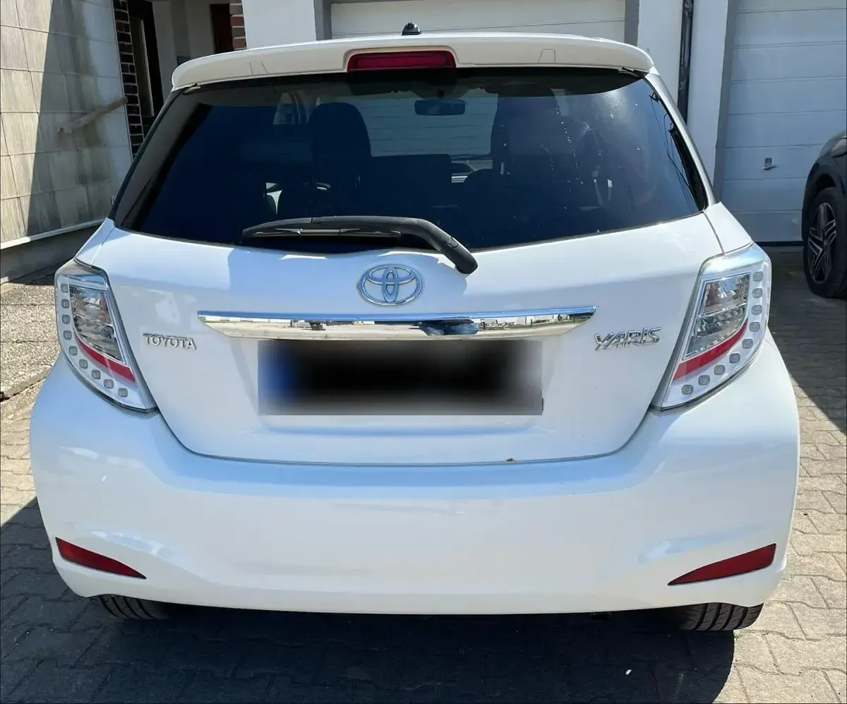 Gebraucht Toyota Yaris 99 PS (72 kW) 2013 Weiß Kleinwagen